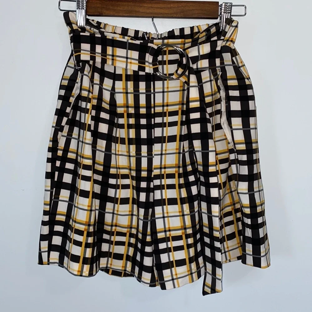 New York & Company 6” Bermuda Shorts. Size XS